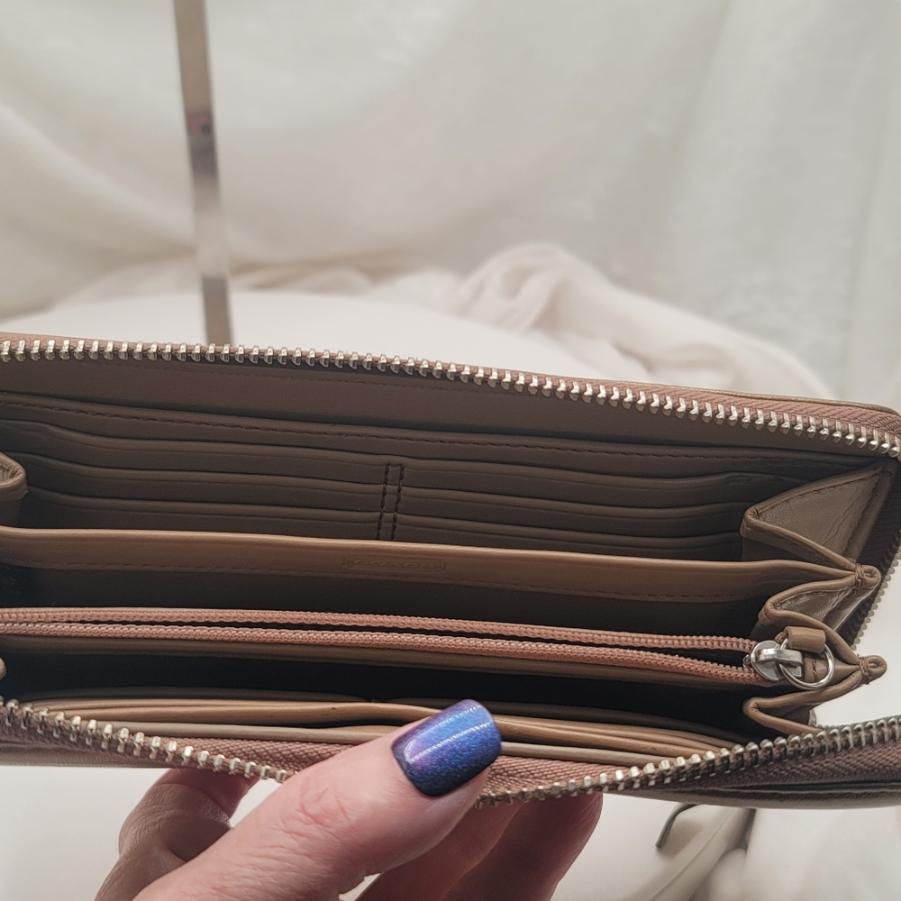 Gorgeous Gold and Tan Logo Optic Jacquard Continental Zip Wallet - Picture 7 of 8